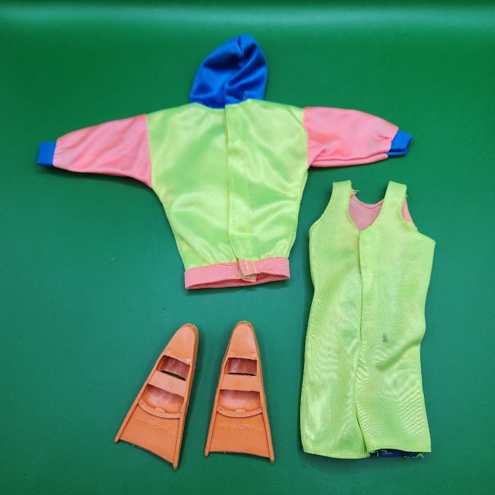 Barbie Ken Cool Times Fashions Surf Hoodie Swim Suit Mattell 1993 & Flippers - Picture 2 of 3